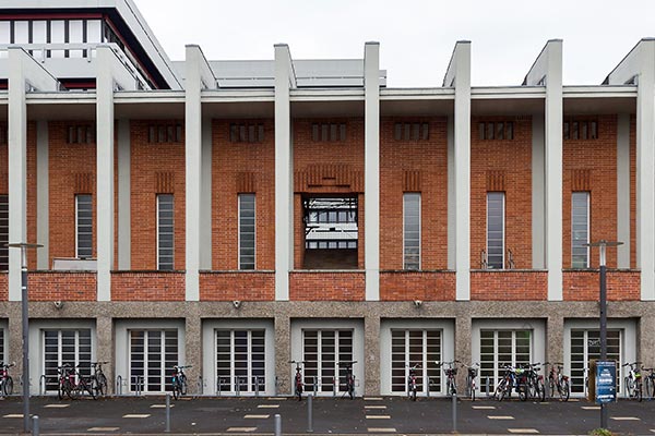 Karlsruhe Tribünengebäude